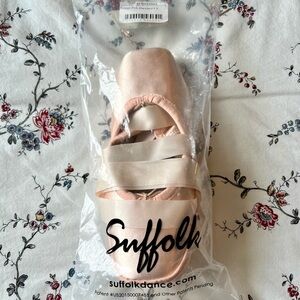Suffolk Sonnet Pointe Shoes - 5X - Excellent condition!